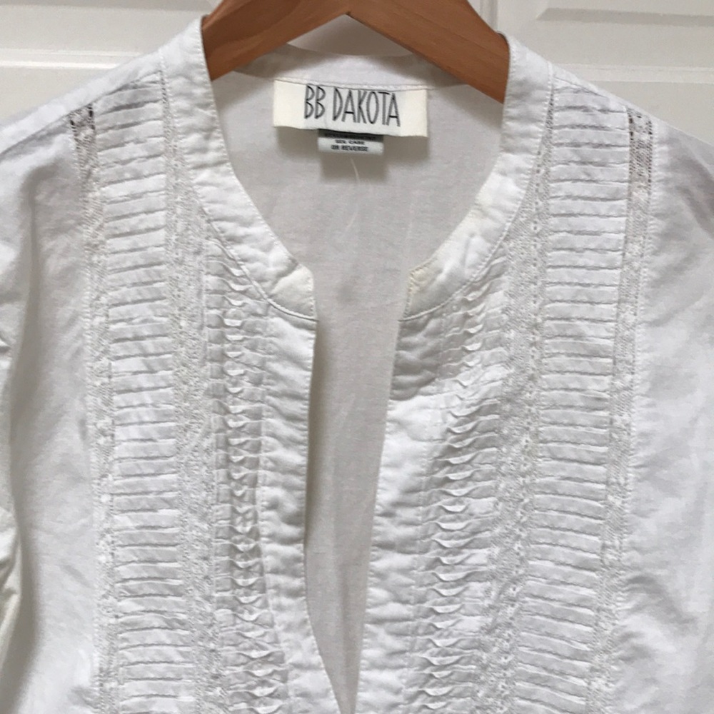 White lightweight top - Picture 2 of 7